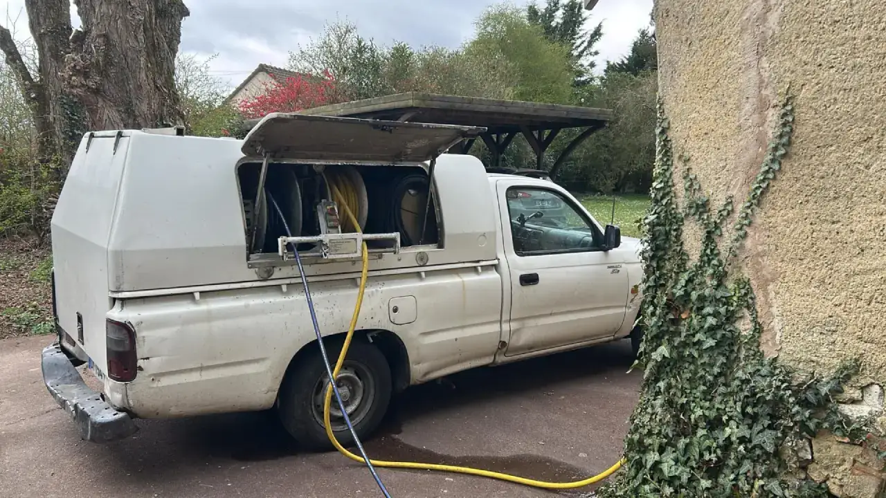 Hydrocurage haute pression d'une canalisation